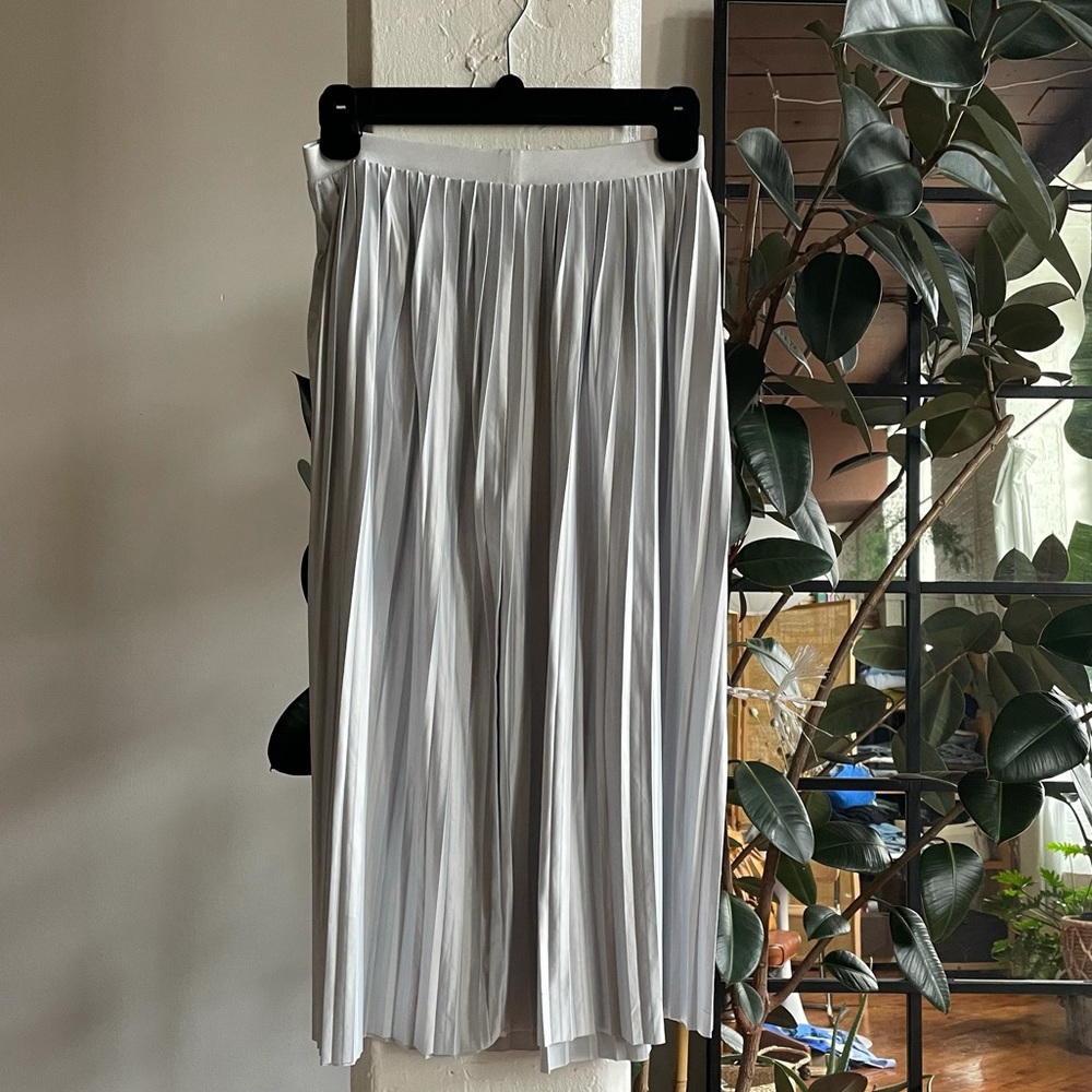 Pleated midi skirt